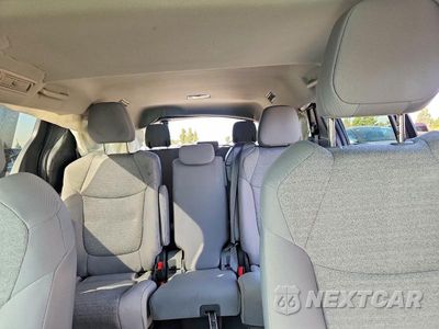 Zdjęcie 10 z 14 samochodu: 2025 TOYOTA SIENNA LE VIN:5TDBRKEC2SS256167 - miniatura