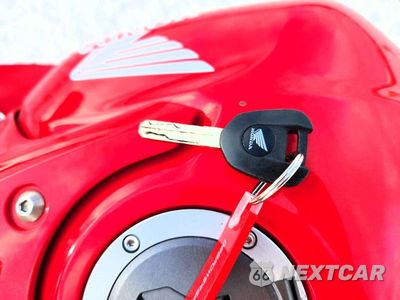 Zdjęcie 8 z 9 samochodu: 2024 HONDA CBR650 R VIN:MLHRH1552R5000511 - miniatura
