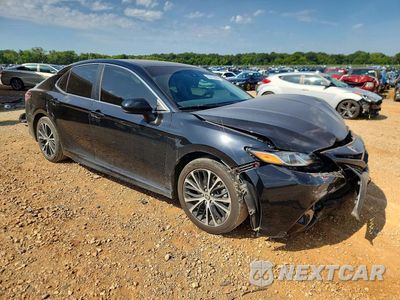 Czwarte zdjęcie samochodu z boku: 2020 TOYOTA CAMRY SE VIN:4T1G11AK3LU957281 - miniatura