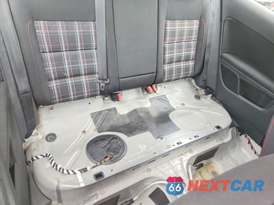 Zdjęcie 10 z 12 samochodu: 2012 VOLKSWAGEN GTI VIN:WVWEV7AJ2CW229840 - miniatura