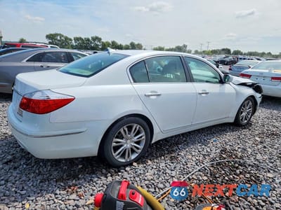 Trzecie zdjęcie samochodu z tyłu: 2011 HYUNDAI GENESIS 3.8L VIN:KMHGC4DE5BU128499 - miniatura