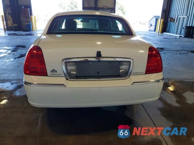 Zdjęcie 6 z 12 samochodu: 2011 LINCOLN TOWN CAR SIGNATURE LIMITED VIN:2LNBL8CVXBX761236 - miniatura