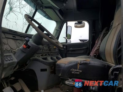 Zdjęcie 7 z 14 samochodu: 2004 FREIGHTLINER COLUMBIA SEMI TRUCK VIN:1FVPA6CK24LM77744 - miniatura