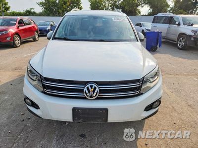 Piąte zdjęcie samochodu w środku: 2016 VOLKSWAGEN TIGUAN S VIN:WVGBV7AX5GW541210 - miniatura
