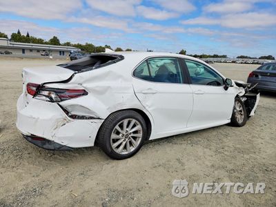 Trzecie zdjęcie samochodu z tyłu: 2022 TOYOTA CAMRY LE VIN:4T1C11AK8NU027183 - miniatura