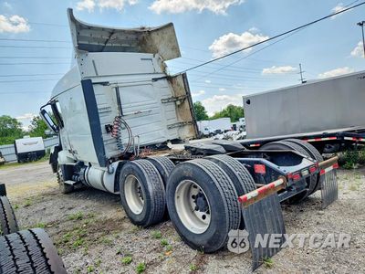 Drugie zdjęcie samochodu z przodu: 2018 VOLVO VNL SEMI TRUCK VIN:4V4NC9EH9JN990459 - miniatura