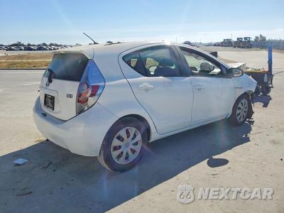 Trzecie zdjęcie samochodu z tyłu: 2013 TOYOTA PRIUS C ONE VIN:JTDKDTB34D1538156 - miniatura