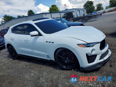 Czwarte zdjęcie samochodu z boku: 2019 MASERATI LEVANTE GTS VIN:ZN661ZUA0KX320314 - miniatura