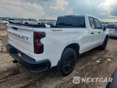 Trzecie zdjęcie samochodu z tyłu: 2019 CHEVROLET SILVERADO K1500 VIN:1GCRYAEH1KZ296875 - miniatura