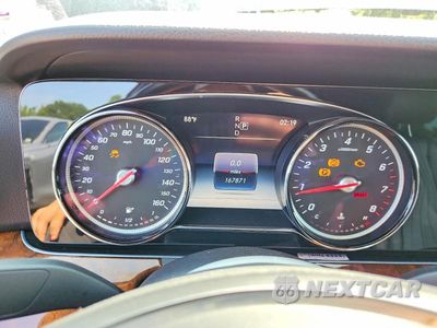 Zdjęcie 9 z 12 samochodu: 2017 MERCEDES-BENZ E 300 4MATIC VIN:WDDZF4KB1HA085924 - miniatura