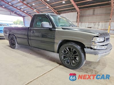 Czwarte zdjęcie samochodu z boku: 2000 CHEVROLET SILVERADO C1500 VIN:1GCEC14W6YE143809 - miniatura