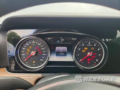 Zdjęcie 9 z 12 samochodu: 2017 MERCEDES-BENZ E 300 4MATIC VIN:WDDZF4KB0HA241905 - miniatura