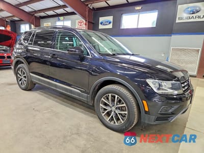 Czwarte zdjęcie samochodu z boku: 2020 VOLKSWAGEN TIGUAN SE VIN:3VV2B7AX3LM095227 - miniatura