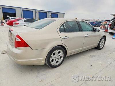 Trzecie zdjęcie samochodu z tyłu: 2010 FORD FUSION SE VIN:3FAHP0HG6AR345928 - miniatura