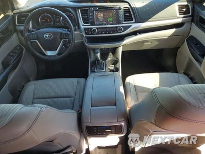Zdjęcie 8 z 14 samochodu: 2017 TOYOTA HIGHLANDER LE VIN:5TDZZRFH5HS230804 - miniatura