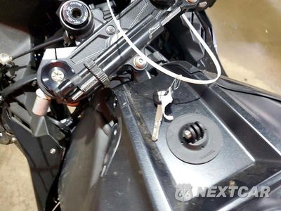 Zdjęcie 8 z 9 samochodu: 2025 KAWASAKI ZX1002 M VIN:JKBZXVM14SA010102 - miniatura
