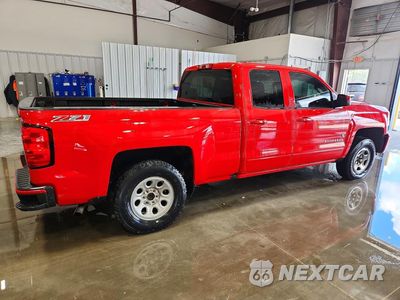 Trzecie zdjęcie samochodu z tyłu: 2017 CHEVROLET SILVERADO K1500 LT VIN:1GCVKRECXHZ332316 - miniatura