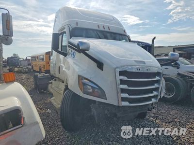 Czwarte zdjęcie samochodu z boku: 2021 FREIGHTLINER CASCADIA 126 SEMI TRUCK VIN:3AKJHHDR6MSML9449 - miniatura