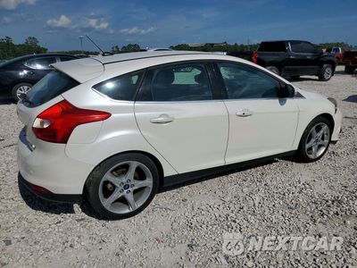 Trzecie zdjęcie samochodu z tyłu: 2014 FORD FOCUS TITANIUM VIN:1FADP3N22EL195927 - miniatura
