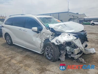 Czwarte zdjęcie samochodu z boku: 2022 TOYOTA SIENNA XLE VIN:5TDJRKEC5NS087049 - miniatura