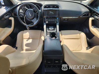 Zdjęcie 8 z 13 samochodu: 2017 JAGUAR F-PACE VIN:SADCS2BV1HA066434 - miniatura