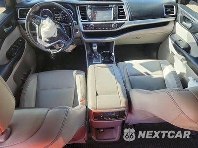 Zdjęcie 8 z 13 samochodu: 2018 TOYOTA HIGHLANDER XLE VIN:5TDJZRFH0JS886962 - miniatura