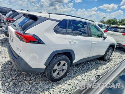 Trzecie zdjęcie samochodu z tyłu: 2022 TOYOTA RAV4 XLE VIN:2T3P1RFV1NC294242 - miniatura