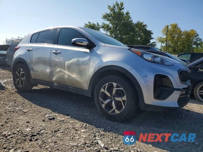 Czwarte zdjęcie samochodu z boku: 2020 KIA SPORTAGE LX VIN:KNDPM3AC5L7779128 - miniatura
