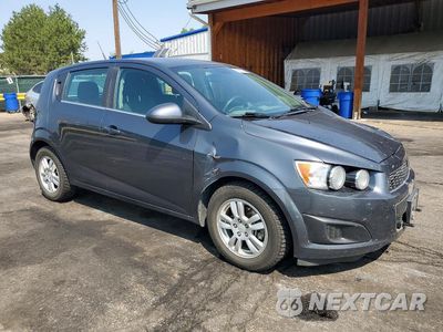 Czwarte zdjęcie samochodu z boku: 2013 CHEVROLET SONIC LT VIN:1G1JC6SB5D4139545 - miniatura