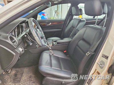 Zdjęcie 7 z 12 samochodu: 2012 MERCEDES-BENZ C 300 4MATIC VIN:WDDGF8BB9CA609988 - miniatura