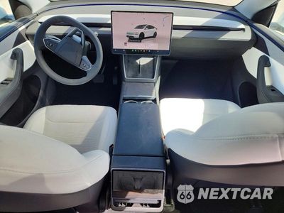 Zdjęcie 8 z 12 samochodu: 2026 TESLA MODEL Y VIN:7SAYGDEE1TF429280 - miniatura