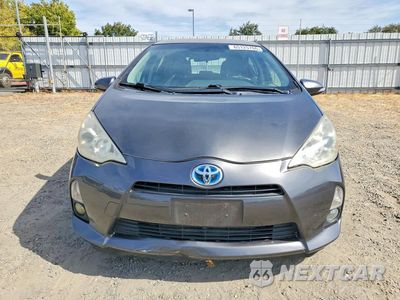 Piąte zdjęcie samochodu w środku: 2013 TOYOTA PRIUS C FOUR VIN:JTDKDTB31D1041792 - miniatura