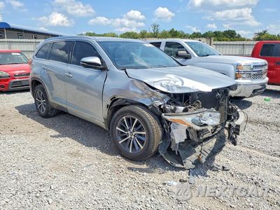 Czwarte zdjęcie samochodu z boku: 2017 TOYOTA HIGHLANDER XLE VIN:5TDKZRFH6HS223751 - miniatura