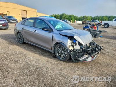 Czwarte zdjęcie samochodu z boku: 2023 KIA FORTE GT LINE VIN:3KPF54AD4PE541610 - miniatura