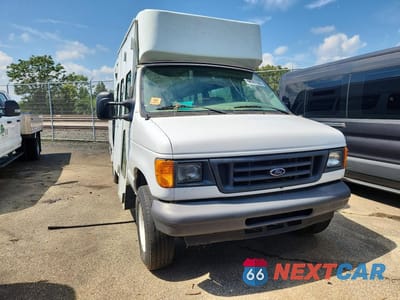 Piąte zdjęcie samochodu w środku: 2007 FORD E350 SHUTTLE BUS VIN:1FTSS34L67DA63891 - miniatura