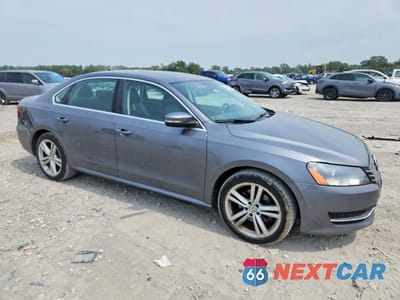 Czwarte zdjęcie samochodu z boku: 2014 VOLKSWAGEN PASSAT SE VIN:1VWBT7A33EC085727 - miniatura
