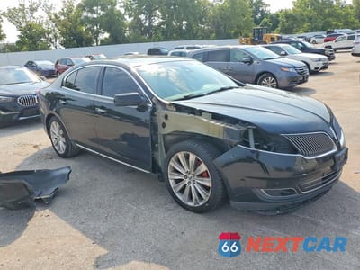 Czwarte zdjęcie samochodu z boku: 2016 LINCOLN MKS VIN:1LNHL9FT6GG600891 - miniatura