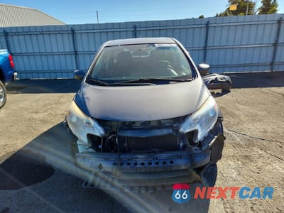 Piąte zdjęcie samochodu w środku: 2016 NISSAN VERSA NOTE SV VIN:3N1CE2CP3GL390224 - miniatura
