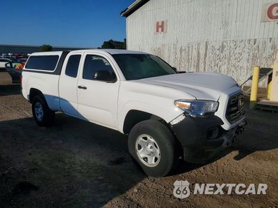 Czwarte zdjęcie samochodu z boku: 2018 TOYOTA TACOMA SR VIN:5TFSX5ENXJX060110 - miniatura