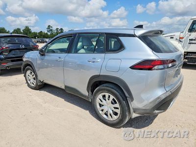 Trzecie zdjęcie samochodu z tyłu: 2026 TOYOTA COROLLA CROSS L VIN:7MUAAAAG7TV182466 - miniatura