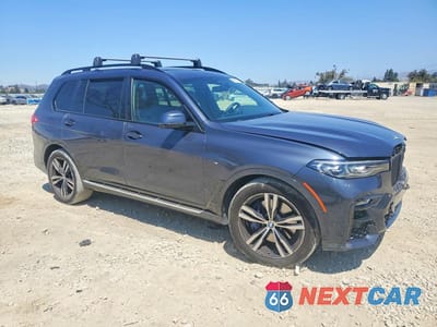 Czwarte zdjęcie samochodu z boku: 2021 BMW X7 XDRIVE40I VIN:5UXCW2C06M9E19606 - miniatura
