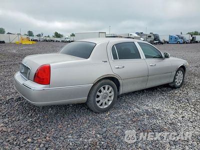 Trzecie zdjęcie samochodu z tyłu: 2009 LINCOLN TOWN CAR SIGNATURE LIMITED VIN:2LNHM82V09X629167 - miniatura