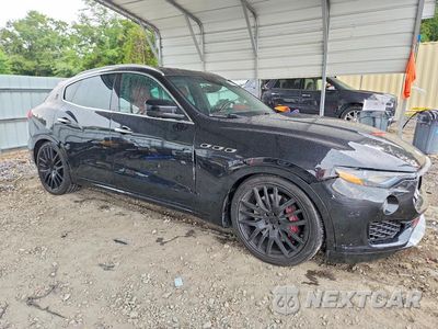 Czwarte zdjęcie samochodu z boku: 2017 MASERATI LEVANTE S LUXURY VIN:ZN661YUL0HX215759 - miniatura
