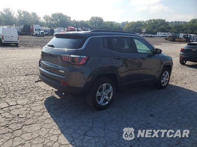 Trzecie zdjęcie samochodu z tyłu: 2024 JEEP COMPASS LATITUDE VIN:3C4NJDBN7RT604101 - miniatura