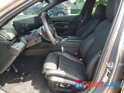Zdjęcie 7 z 13 samochodu: 2025 BMW 530 I VIN:WBA43FJ00SCU10158 - miniatura