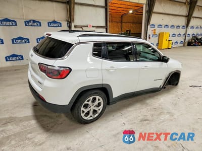 Trzecie zdjęcie samochodu z tyłu: 2024 JEEP COMPASS LATITUDE VIN:3C4NJDBN1RT138567 - miniatura