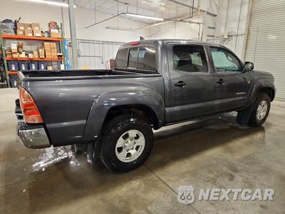 Trzecie zdjęcie samochodu z tyłu: 2014 TOYOTA TACOMA V6 VIN:3TMLU4EN6EM143181 - miniatura
