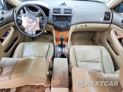 Zdjęcie 8 z 12 samochodu: 2005 HONDA ACCORD EX VIN:1HGCM66585A074356 - miniatura