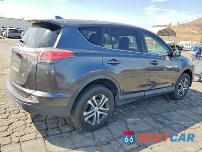 Trzecie zdjęcie samochodu z tyłu: 2018 TOYOTA RAV4 VIN:JTMZFREV0JJ742540 - miniatura