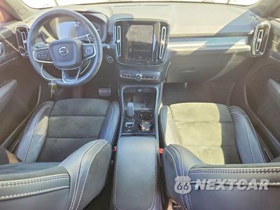 Zdjęcie 8 z 12 samochodu: 2021 VOLVO XC40 T5 R-DESIGN VIN:YV4162UMXM2605551 - miniatura